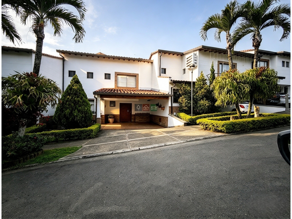 CASA EN VENTA EN ENVIGADO LOMA DEL ESMERALDAL — foto 2