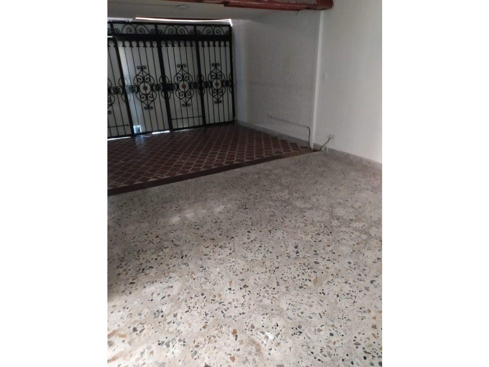 CASA DE DOS PISO EN VENTA EN LOS COLORES — foto 4