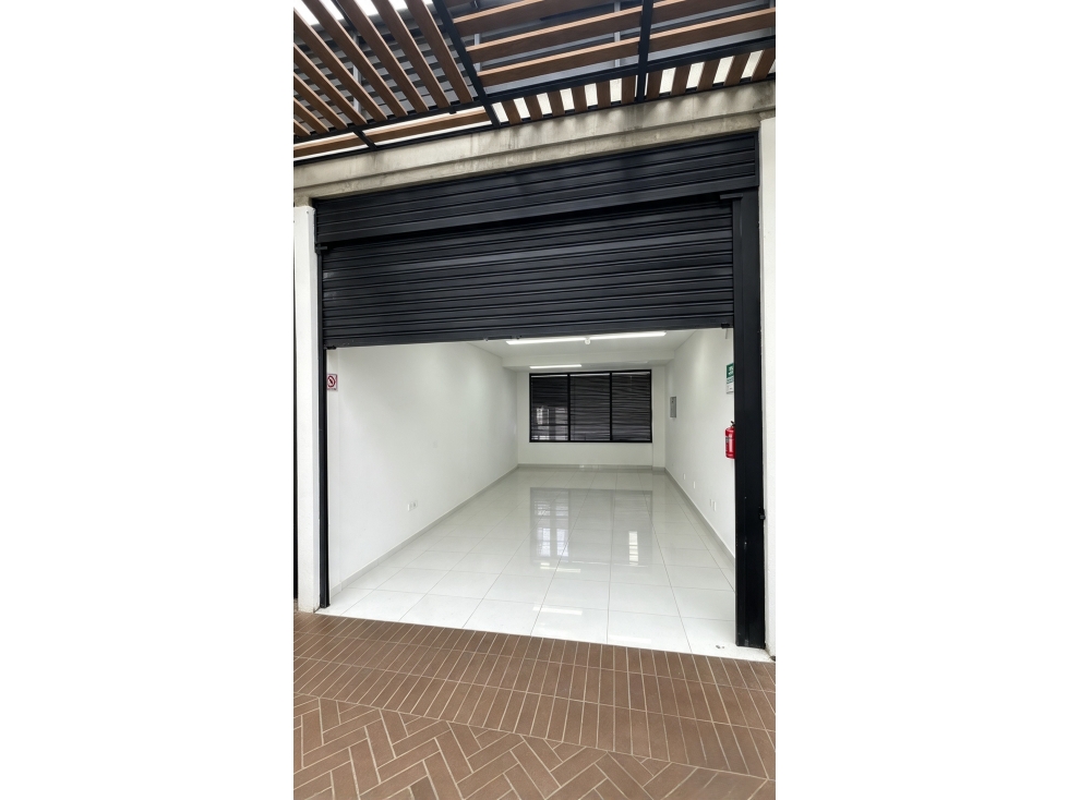 LOCAL EN VENTA EN CASTROPOL — foto 3