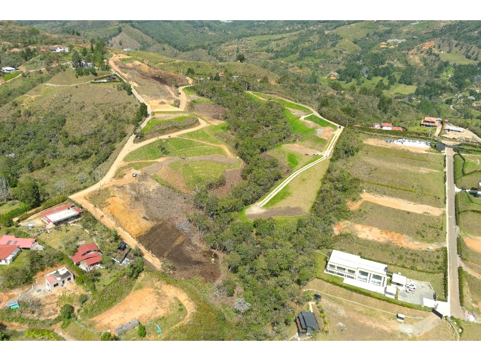 LOTES EN VENTA EN MANANTIALES, SECTOR AEROPUERTO TUNEL DEL AEROPUERTO — foto 4