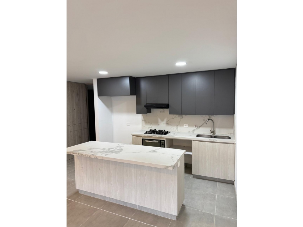 APARTAMENTO EN VENTA EN LOMA DEL ESMERALDAL ENVIGADO — foto 3