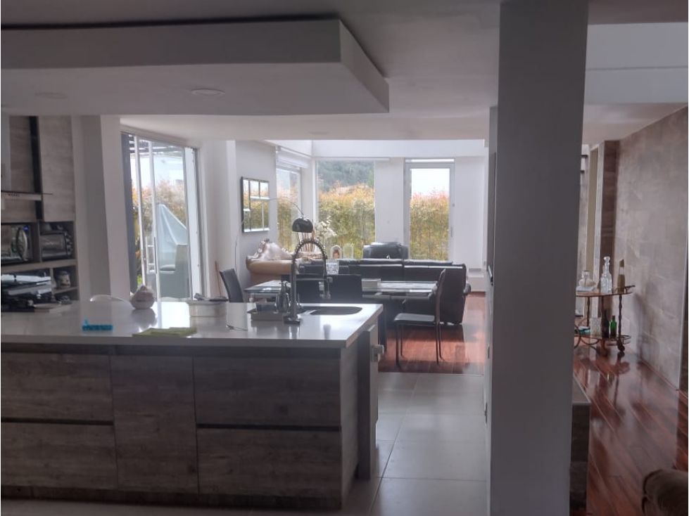CASA EN VENTA EN ALTOS DEL ESCOBERO