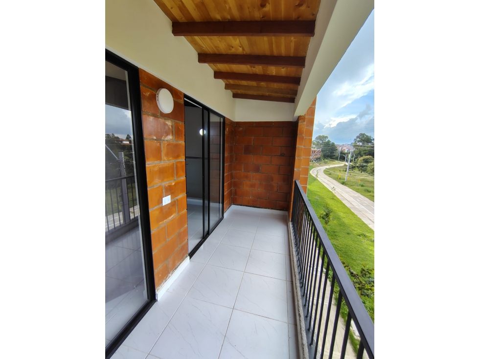 Arriendo Casa en El Carmen de Viboral. Antioquia - 1