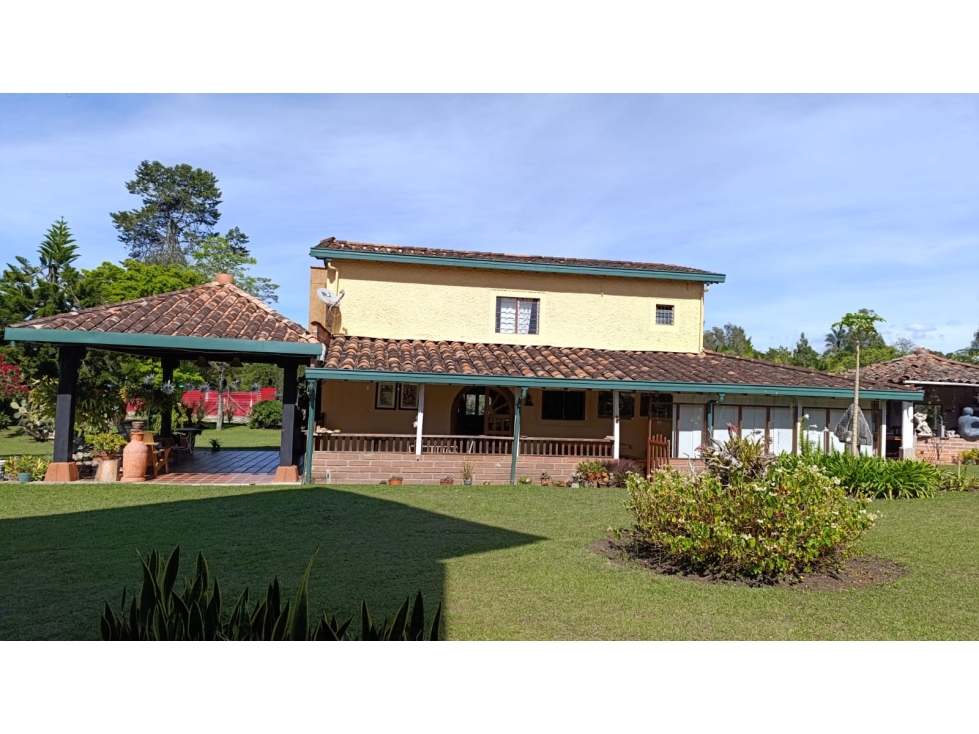 Finca Campestre en Venta en Marinilla 6.977 m² y 563 m² Construidos