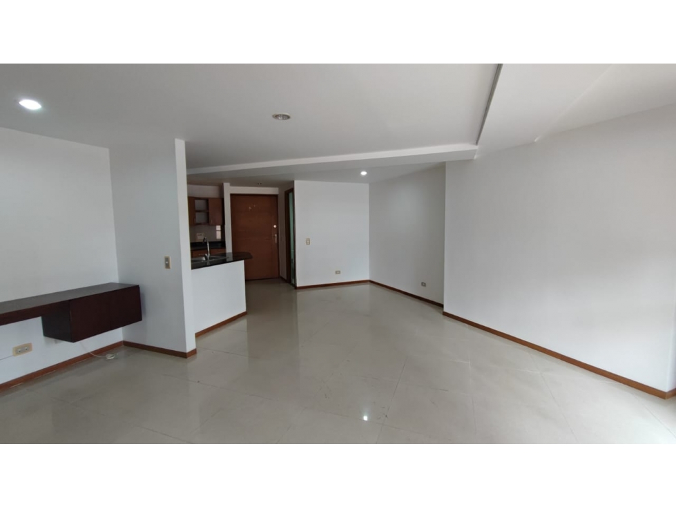 AMPLIO APTO EN EXCLUSIVA ZONA- DE SABANETA DISPONIBLE PARA LA VENTA — foto 2