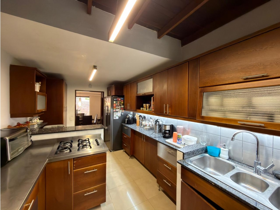 CASA EN VENTA EN EL POBLADO. — foto 5