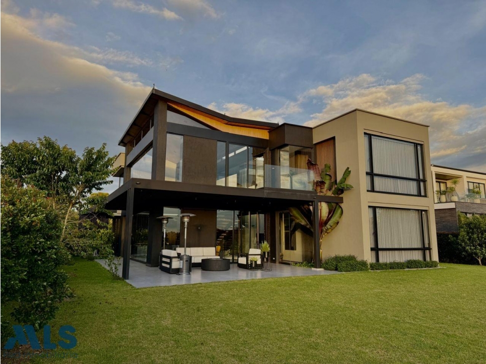 Venta de Casa Magna Moderna e Innovadora. — foto 3