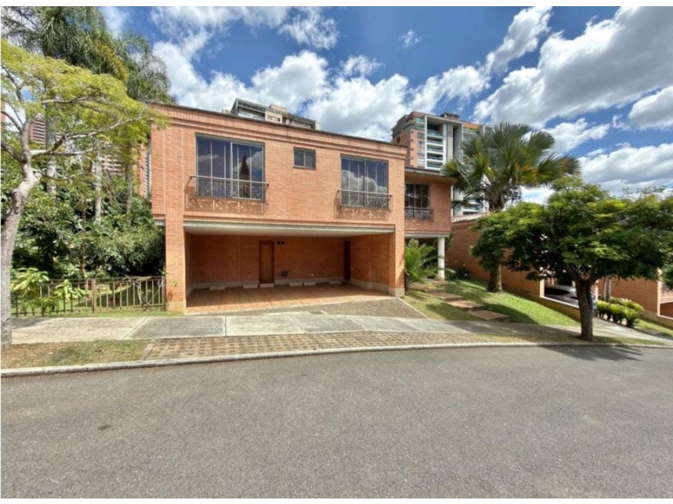 VENTA DE CASA EN EL POBLADO -SECTOR LA CALERA