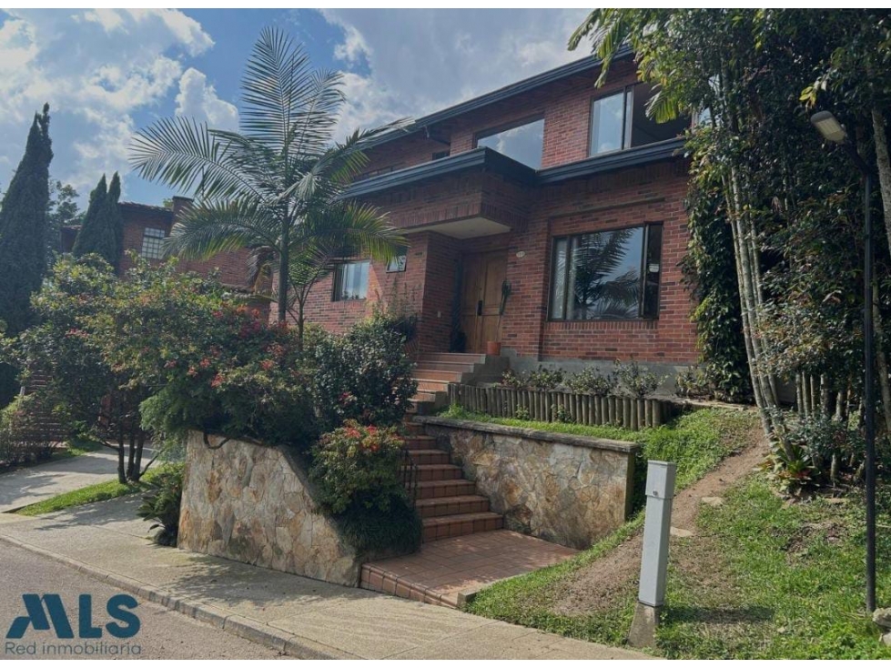 VENTA DE CASA EN- ALTOS DEL POBLADO