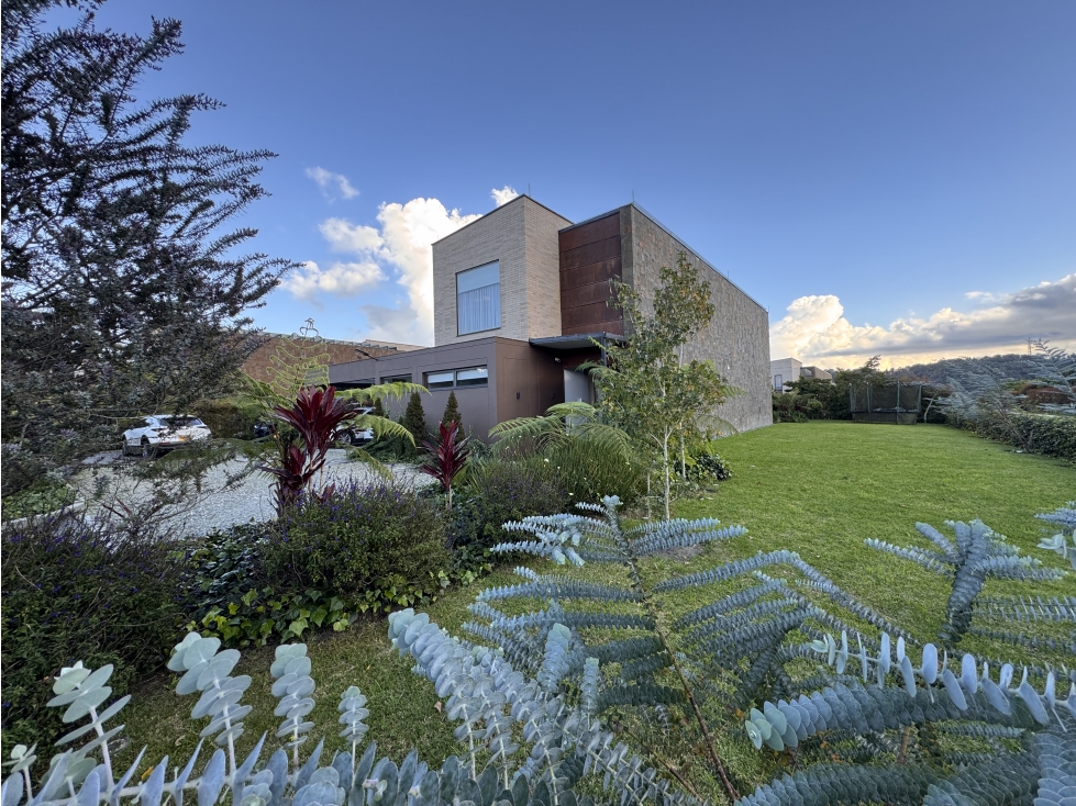 HERMOSA CASA CON PISCINA EN VENTA ALTO DE PALMAS -UNIDAD EXCLUSIVA. — foto 2