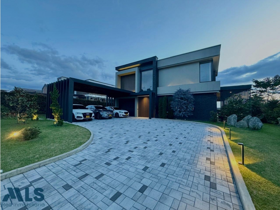 Venta de Casa Magna Moderna e Innovadora.
