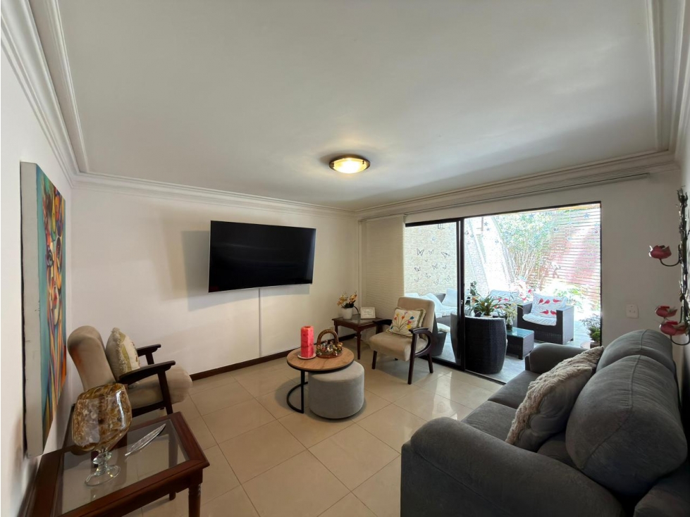 CASA EN VENTA EN EL POBLADO. — foto 3