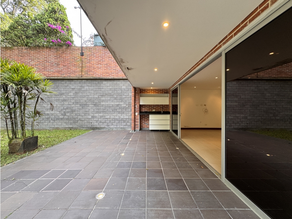 EXCLUSIVA CASA CAMPESTRE CON JARDÍN -CERCA DEL MALL SAN LUCAS — foto 3