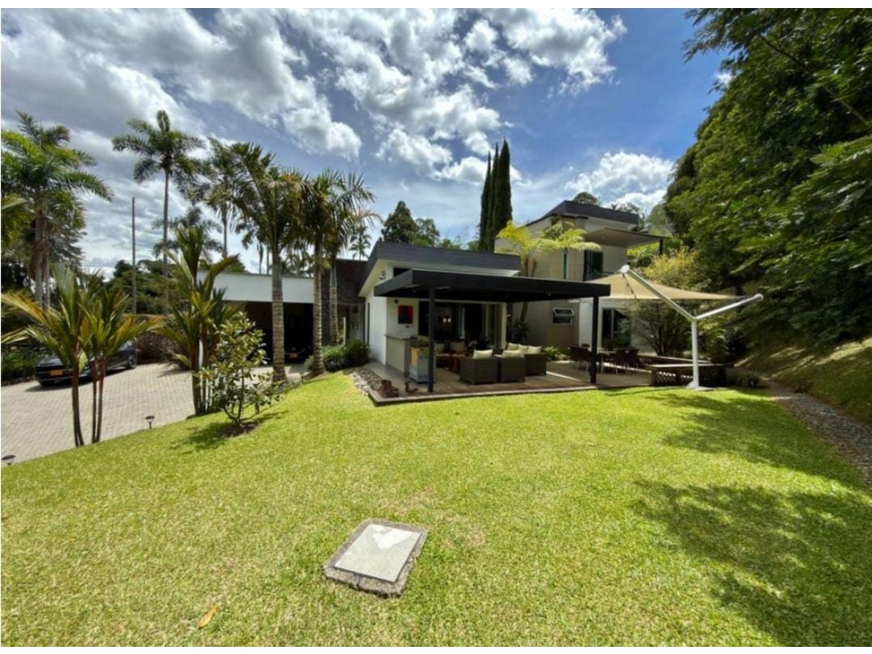CASA CAMPESTRE EN VENTA EN ENVIGADO- SECTOR EL ESCOBERO PARTE BAJA