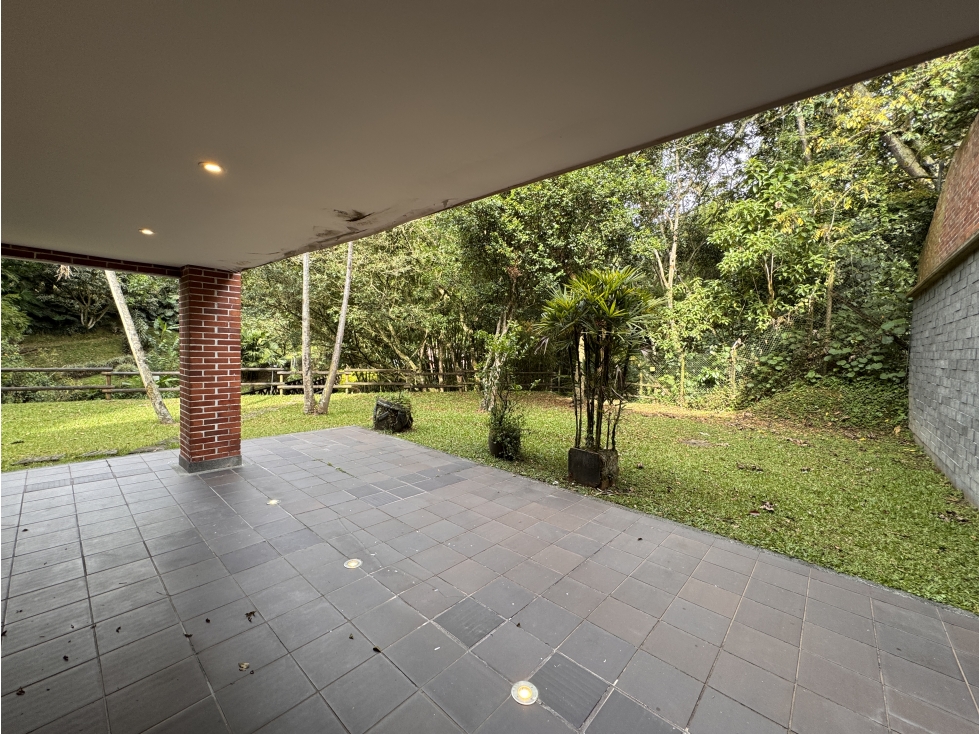EXCLUSIVA CASA CAMPESTRE CON JARDÍN -CERCA DEL MALL SAN LUCAS — foto 4