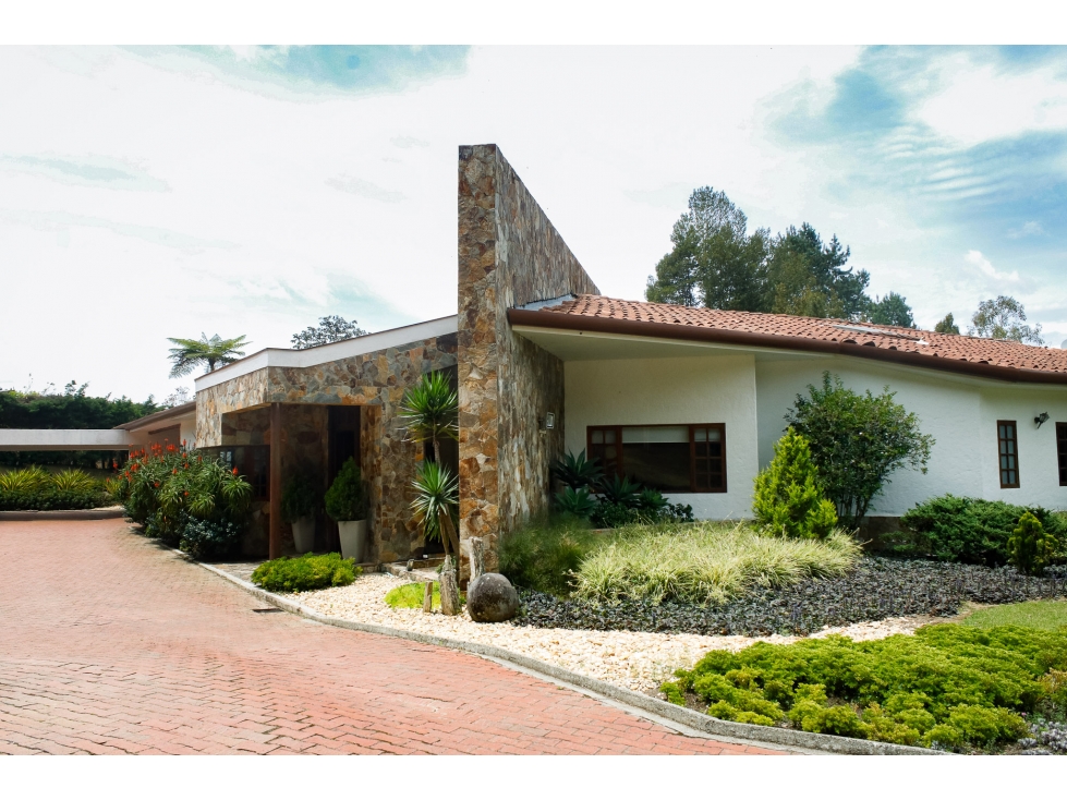 CASA CAMPESTRE -GRAN LOTE ALTO DE LAS PALMAS A LA VENTA.