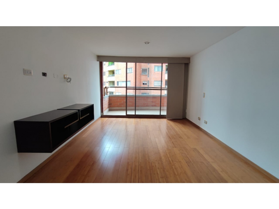 AMPLIO APTO EN EXCLUSIVA ZONA- DE SABANETA DISPONIBLE PARA LA VENTA — foto 3