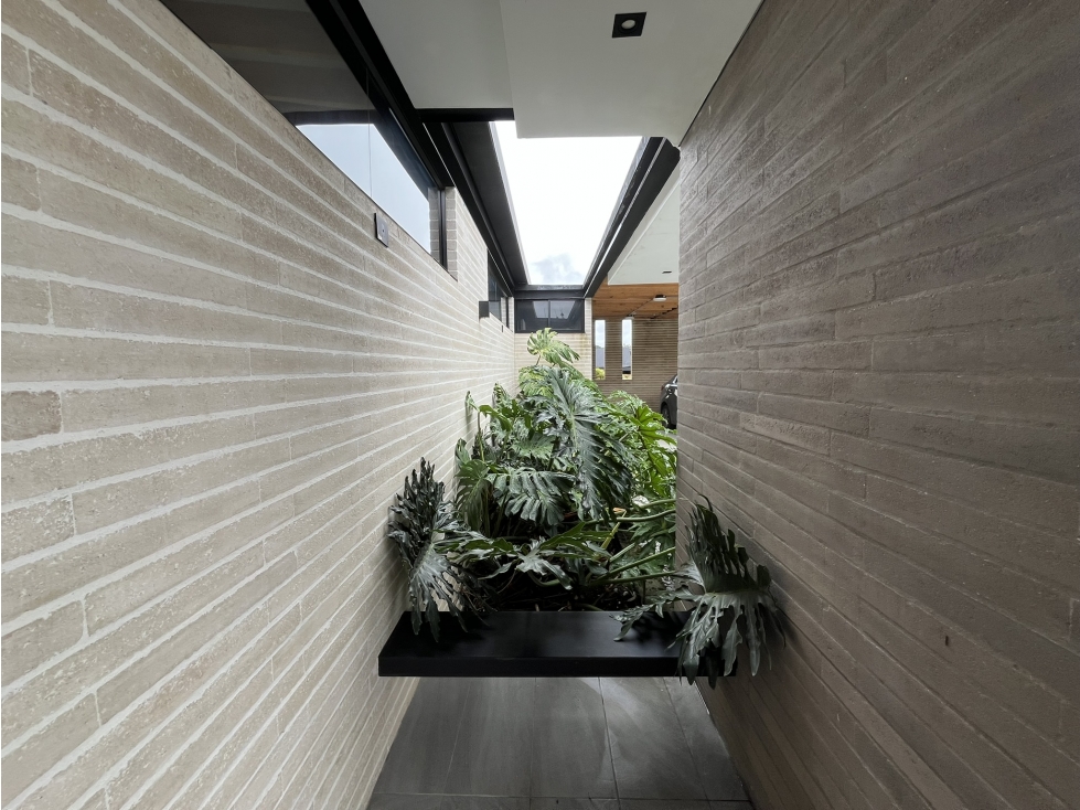 AMPLIA CASA EN VENTA EN EL RETIRO - SECTOR PURO CUERO. — foto 6