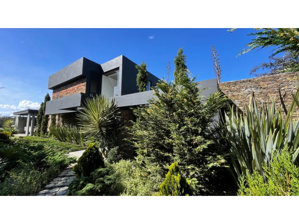 EXCLUSIVA CASA EN VENTA EN ALTO DE LAS PALMAS ACABADOS DE LUJO