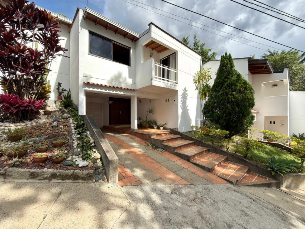 CASA EN VENTA EN EL POBLADO.