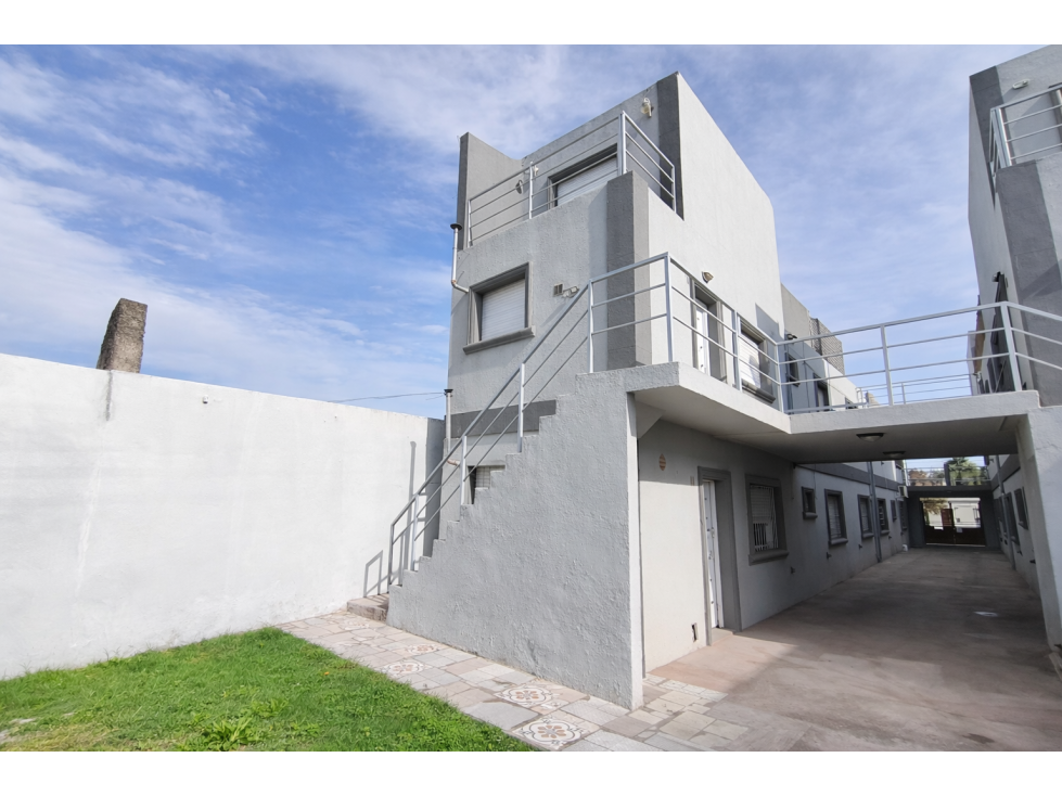Dúplex 3 habitaciones en Barrio Luján con terraza y financiación — foto 3