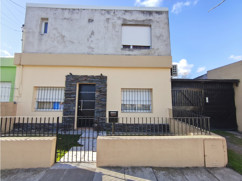 Casa con Depto interno Roque Sáenz Peña 1039 - 1