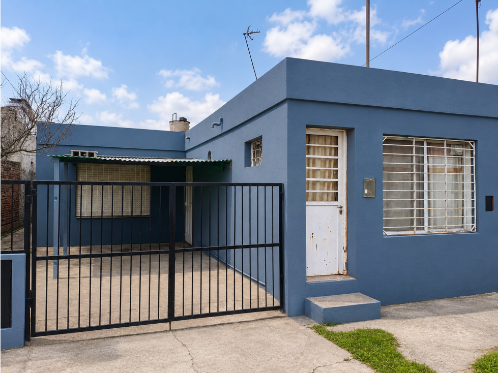 Casa con departamento independiente y local en venta | Barrio Belgrano - 1