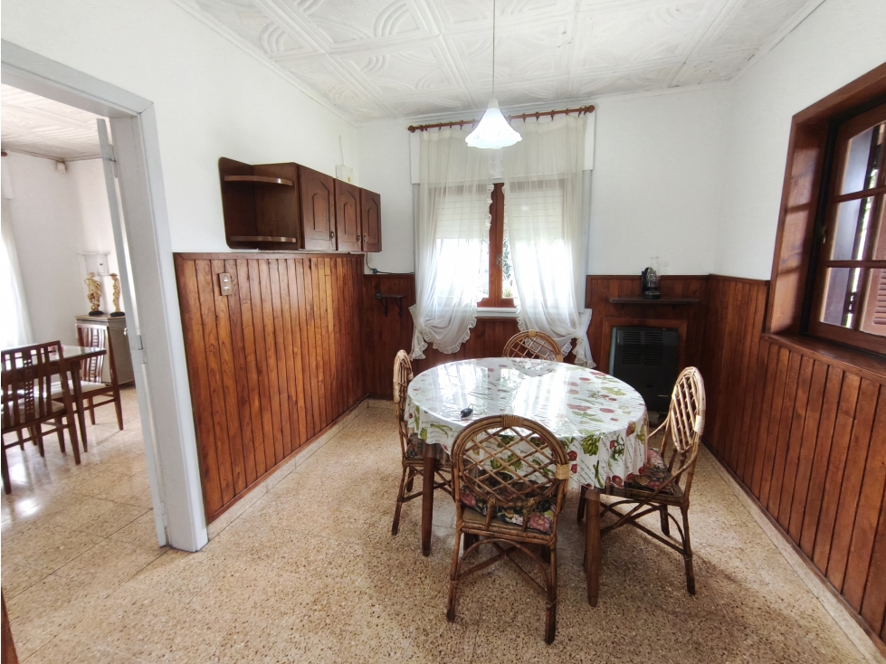 Casa con pileta sobre 2 lotes en venta en Av. Pellegrini 3050 — foto 6