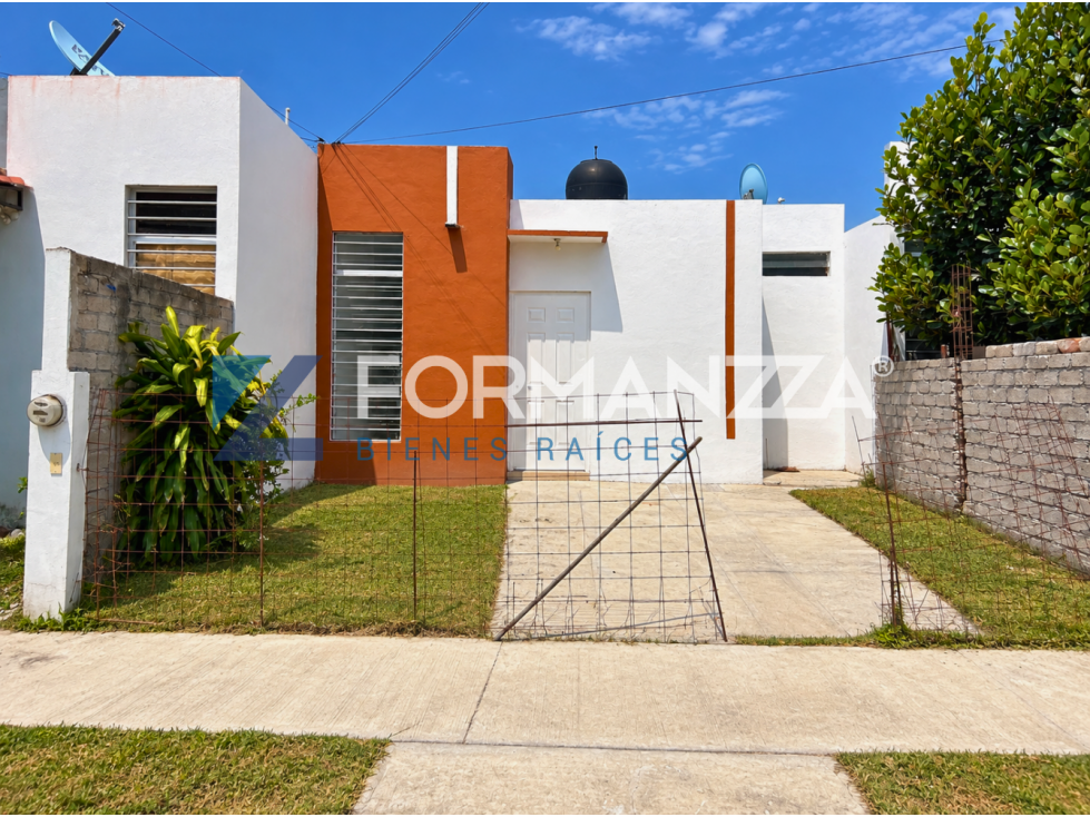 Casa en Venta en Higueras del Espinal, Villa de Álvarez, Colima - 1
