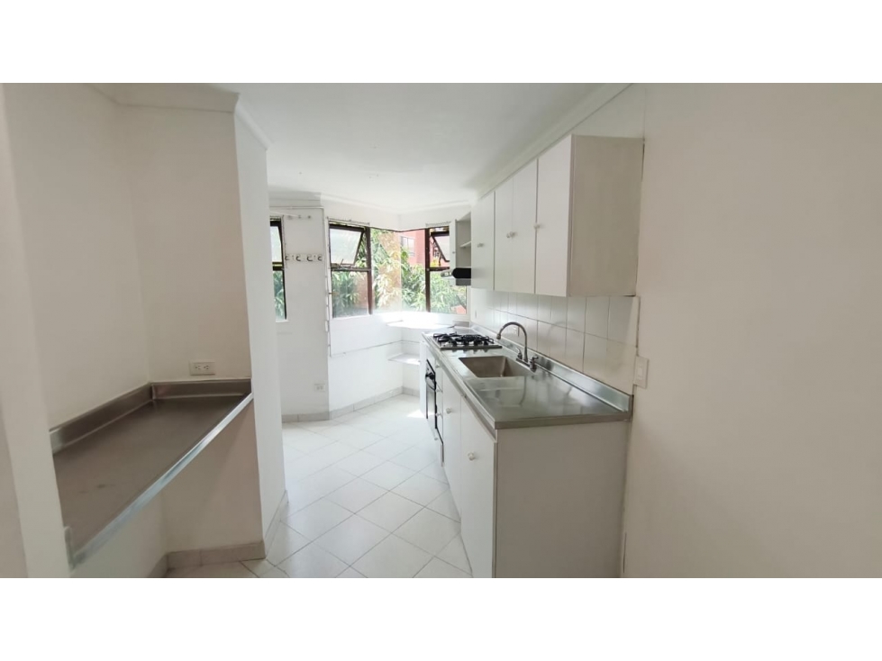 Cómodo apartamento en el Poblado, Loma del Tesoro COD1050 — foto 2