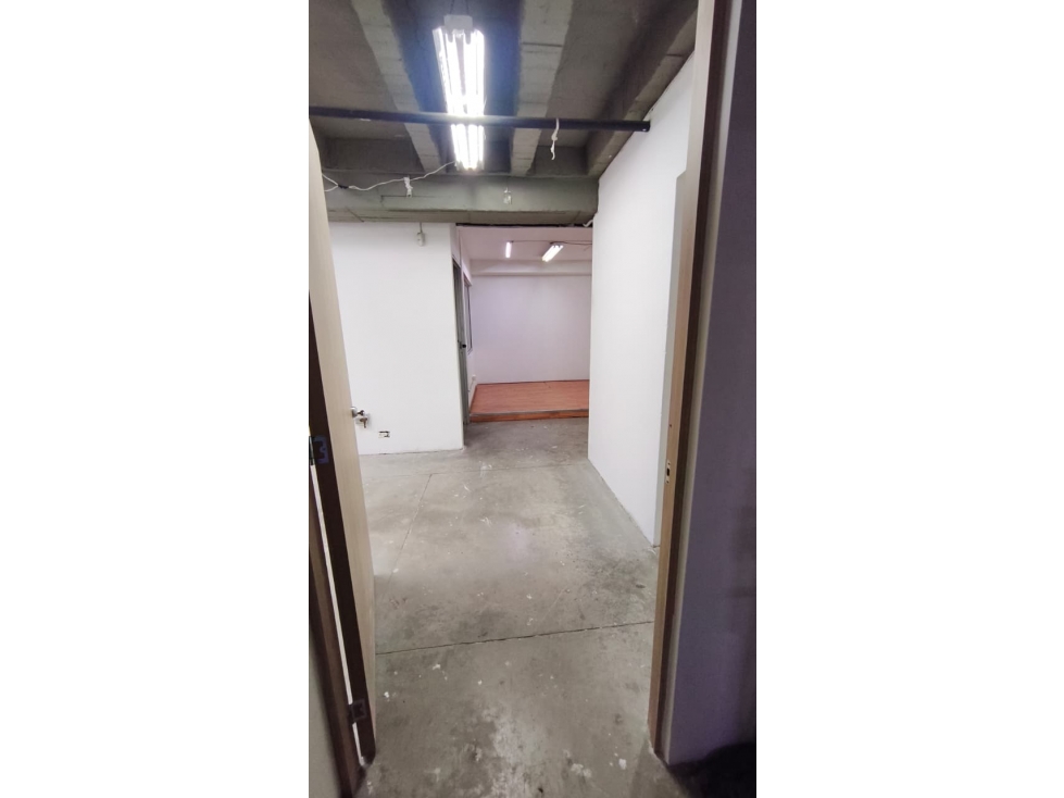 Amplia Oficina/ Local en Avenida Guayabal COD1052 — foto 2