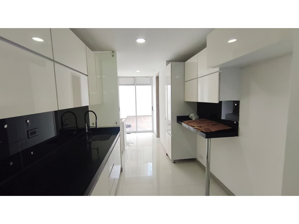 HERMOSO APARTAMENTO EN LAURELES COD9010 — foto 2