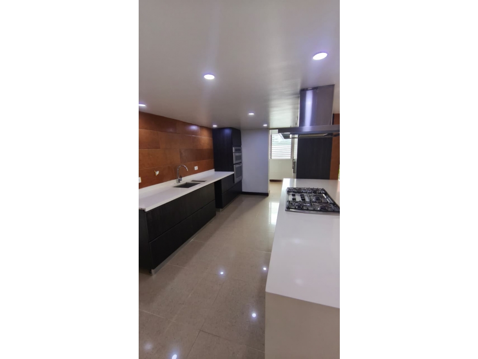 Apartamento hermoso en Castropol, El Poblado COD5014 — foto 3