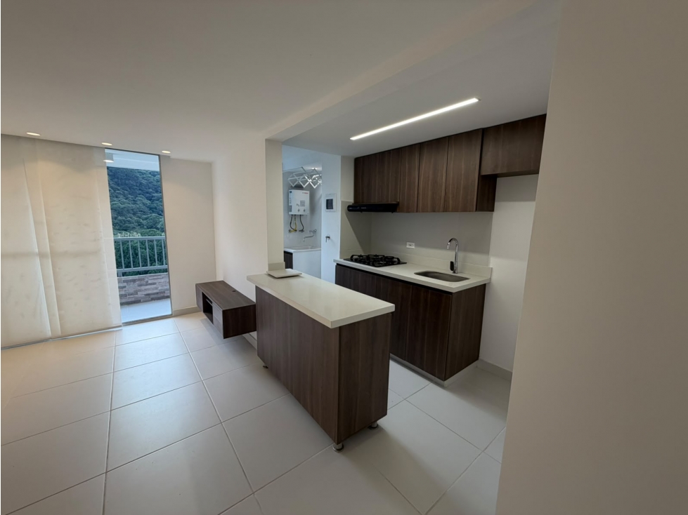Hermoso apartamento en Loma de San José, Sabaneta COD5067