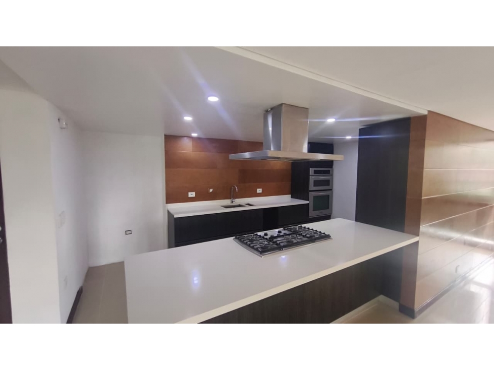 Apartamento hermoso en Castropol, El Poblado COD5014 — foto 2
