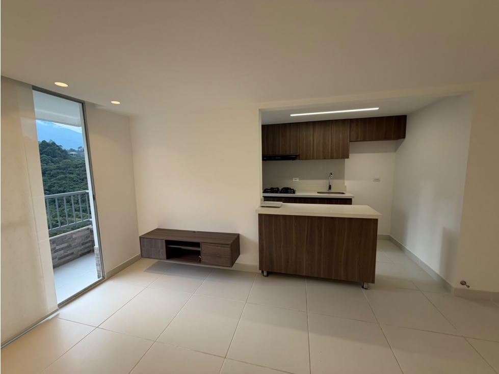 Hermoso apartamento en Loma de San José, Sabaneta COD5067 — foto 4