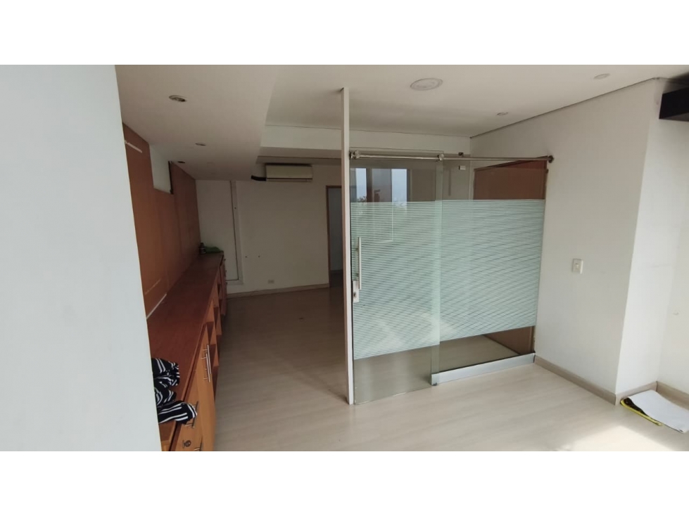 Amplia Oficina/ Local en Avenida Guayabal COD1054 — foto 5