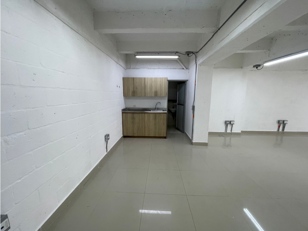 RENTAKASA ARRIENDA OFICINA RIONEGRO EN PORTÓN TRANVÍA — foto 3
