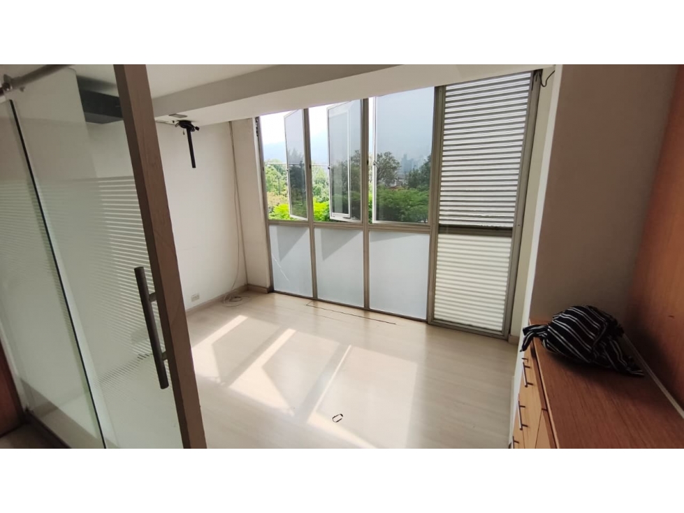 Amplia Oficina/ Local en Avenida Guayabal COD1054 — foto 6