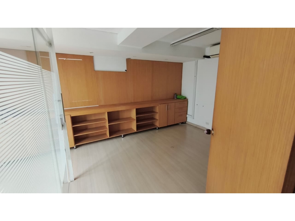 Amplia Oficina/ Local en Avenida Guayabal COD1054 — foto 3