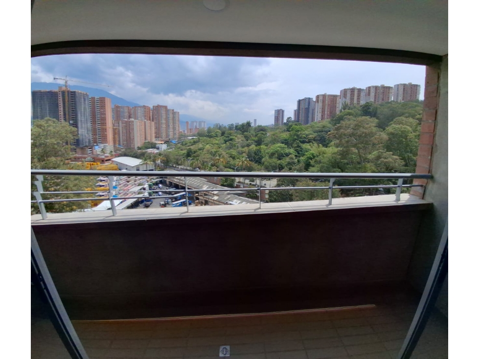 ESTRENA EN DISTRITO PLAZA BELLO DISPONIBLE EN PISO ALTO CCZ