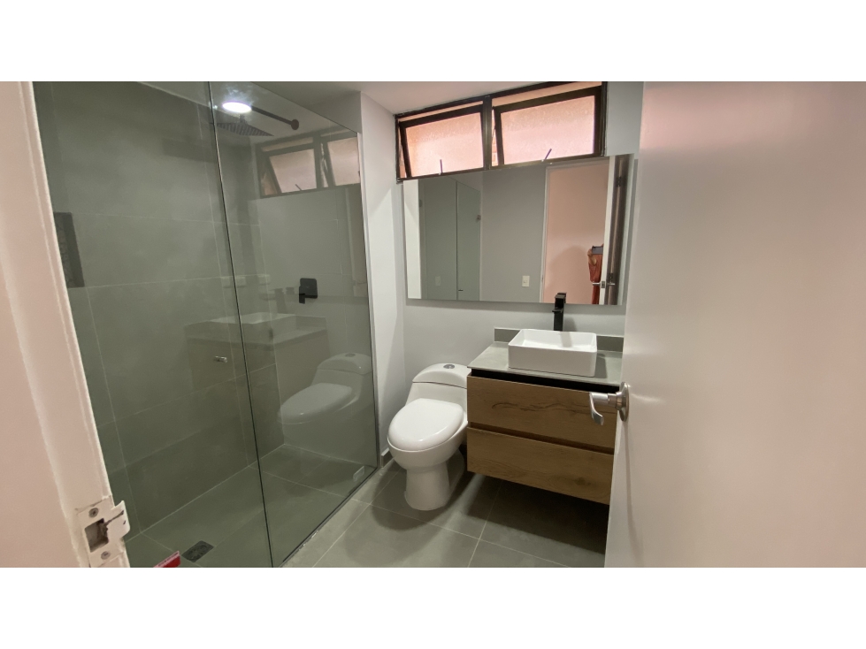 APARTAMENTO REMODELADO EN MILLA DE ORO PARA VENTA — foto 2