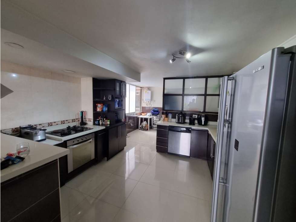 VENTA DE HERMOSO APARTAMENTO REMODELADO EN CONQUISTADORES CCZ