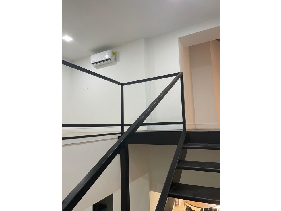 HERMOSA OFICINA EN VENTA REMODELADA 100% EN MILLA DE ORO CCZ — foto 2