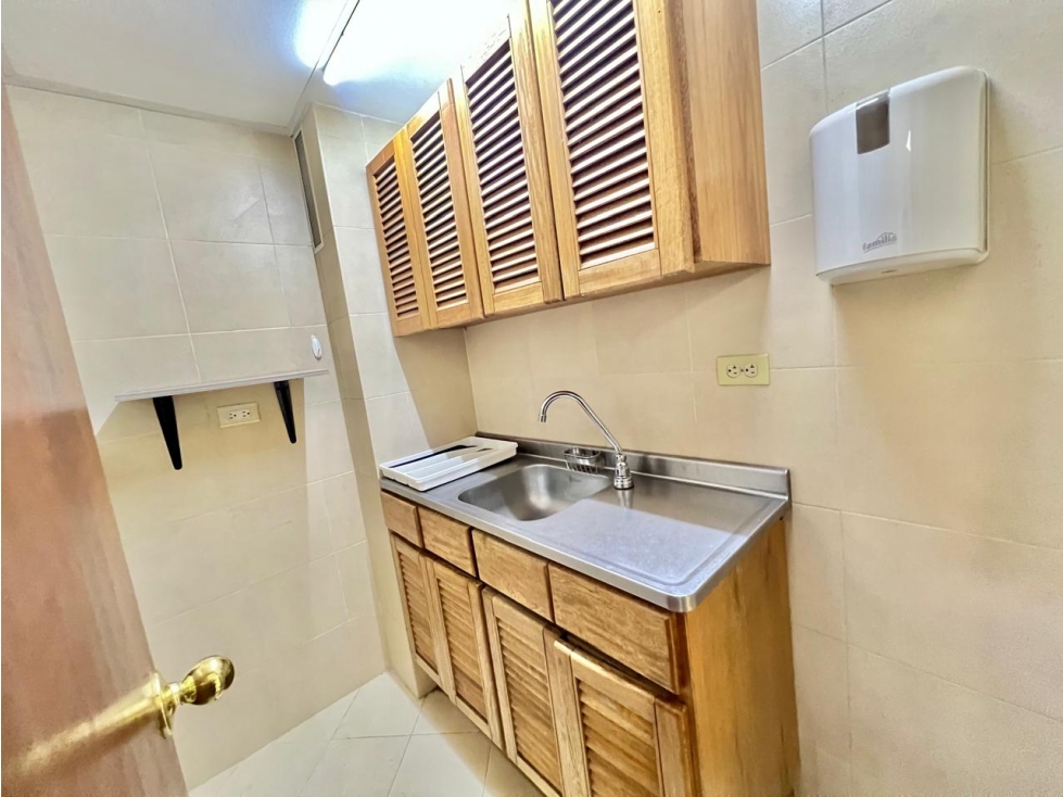 OFICINA EN VENTA O RENTA EN PISO ALTO EN EL POBLADO CCZ — foto 2