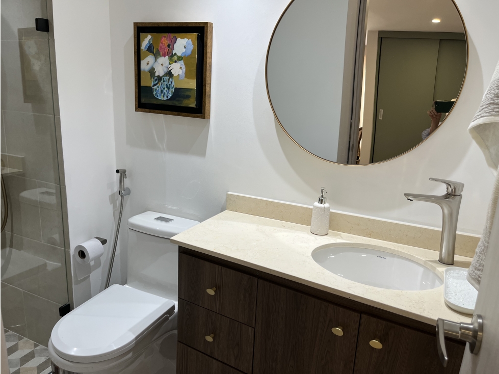APARTAMENTO REMODELADO PARA VENTA EN EL POBLADO PARTE PLANA DD — foto 3