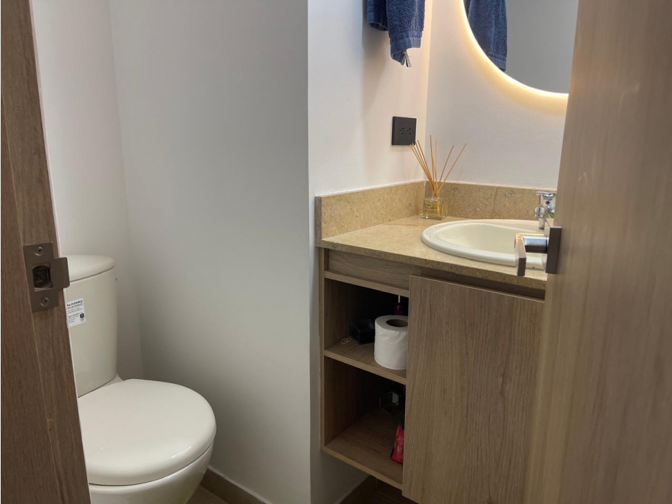 APARTAMENTO MODERNO PARA VENTA EN CASTROPOL EN PISO ALTO IYC — foto 2