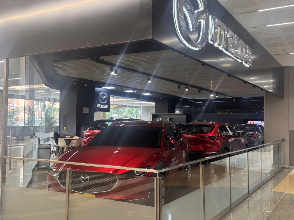 LOCAL COMERCIAL RENTANDO PARA VENTA EN CENTRO COMERCIAL LYC — foto 2