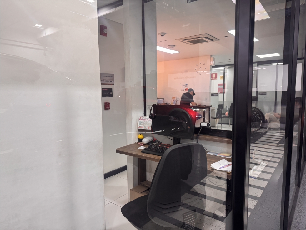 LOCAL CON EXCELENTE RENTA PARA LA VENTA EN CENTRO COMERCIAL LYC — foto 2