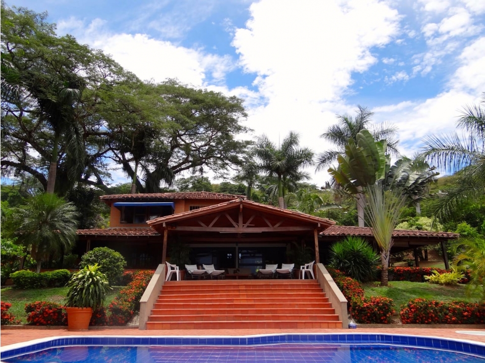 HERMOSA CASA CAMPESTRE EN FREDONIA DE 2 NIVELES PARA VENTA